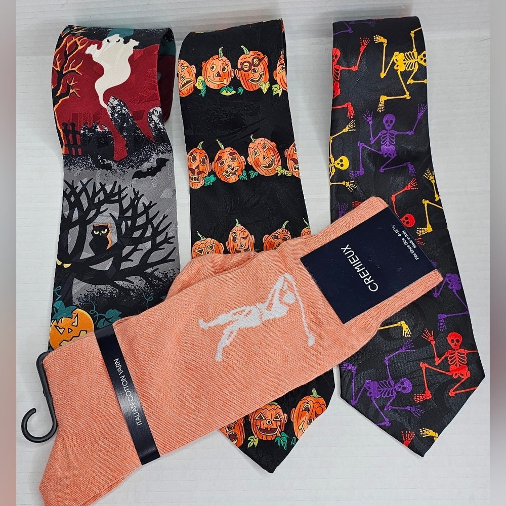 Hallmark,Mr Boo,Enigma Halloween Themed Necktie Ghosts Pumpkins Skeleton & Socks